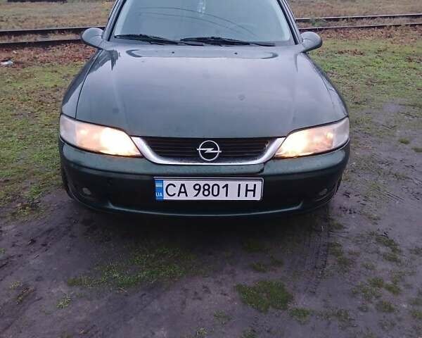 Зеленый Опель Вектра, объемом двигателя 1.8 л и пробегом 1000 тыс. км за 2500 $, фото 1 на Automoto.ua