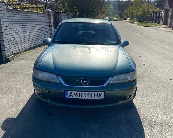 Зеленый Опель Вектра, объемом двигателя 1.6 л и пробегом 404 тыс. км за 2400 $, фото 1 на Automoto.ua
