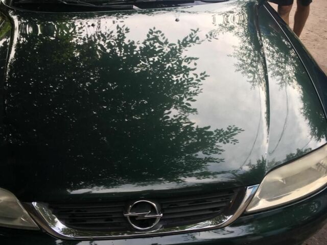 Зеленый Опель Вектра, объемом двигателя 1.8 л и пробегом 240 тыс. км за 3300 $, фото 1 на Automoto.ua