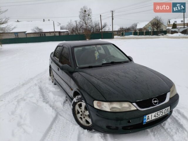 Зеленый Опель Вектра, объемом двигателя 2 л и пробегом 320 тыс. км за 2700 $, фото 1 на Automoto.ua