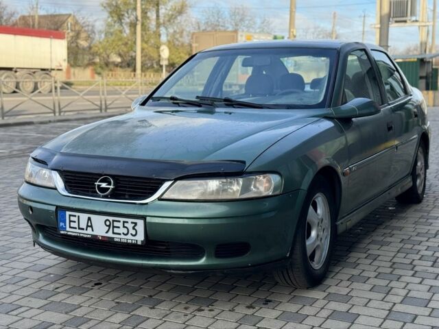 Зеленый Опель Вектра, объемом двигателя 0 л и пробегом 300 тыс. км за 1100 $, фото 1 на Automoto.ua