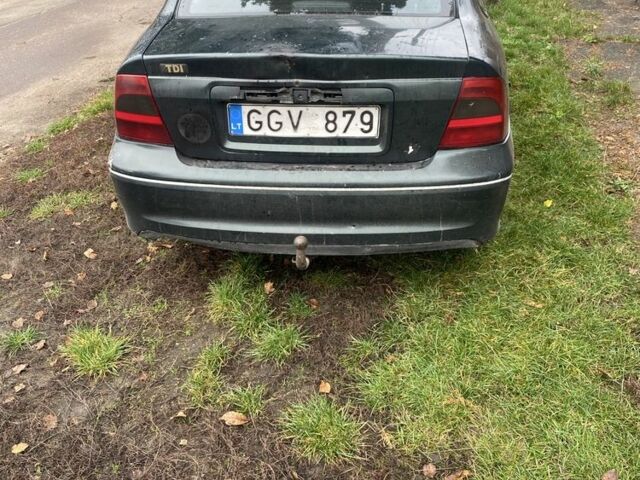 Зеленый Опель Вектра, объемом двигателя 2.2 л и пробегом 200 тыс. км за 594 $, фото 1 на Automoto.ua