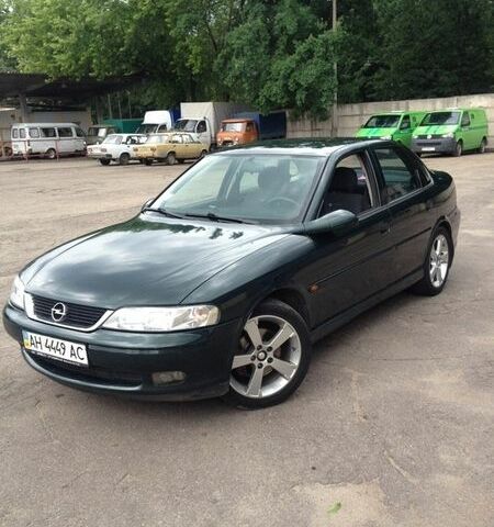 Зелений Опель Вектра, об'ємом двигуна 2 л та пробігом 260 тис. км за 3300 $, фото 1 на Automoto.ua