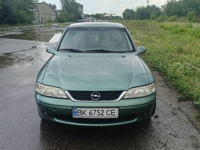 Зеленый Опель Вектра, объемом двигателя 1.6 л и пробегом 240 тыс. км за 2550 $, фото 1 на Automoto.ua