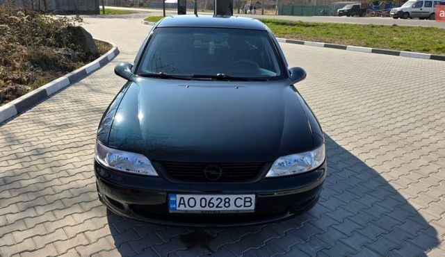 Зелений Опель Вектра, об'ємом двигуна 1.8 л та пробігом 425 тис. км за 2900 $, фото 1 на Automoto.ua