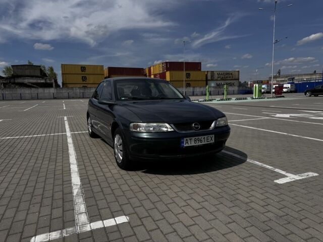 Зеленый Опель Вектра, объемом двигателя 2.2 л и пробегом 250 тыс. км за 1950 $, фото 1 на Automoto.ua