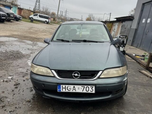 Зелений Опель Вектра, об'ємом двигуна 2 л та пробігом 300 тис. км за 900 $, фото 1 на Automoto.ua