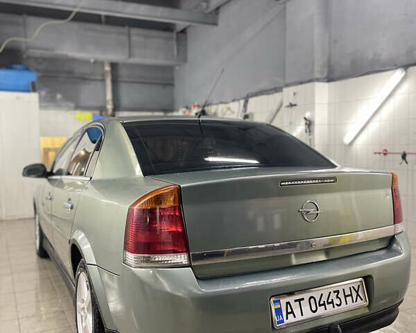 Зеленый Опель Вектра, объемом двигателя 2.2 л и пробегом 350 тыс. км за 3099 $, фото 1 на Automoto.ua