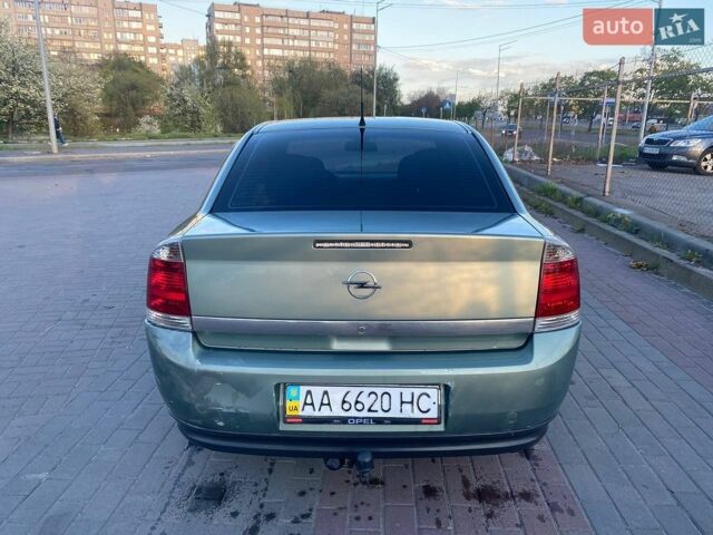 Зеленый Опель Вектра, объемом двигателя 2.2 л и пробегом 331 тыс. км за 3200 $, фото 1 на Automoto.ua