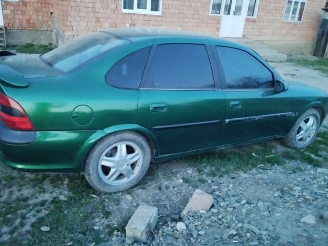 Зеленый Опель Вектра, объемом двигателя 0 л и пробегом 300 тыс. км за 1500 $, фото 1 на Automoto.ua