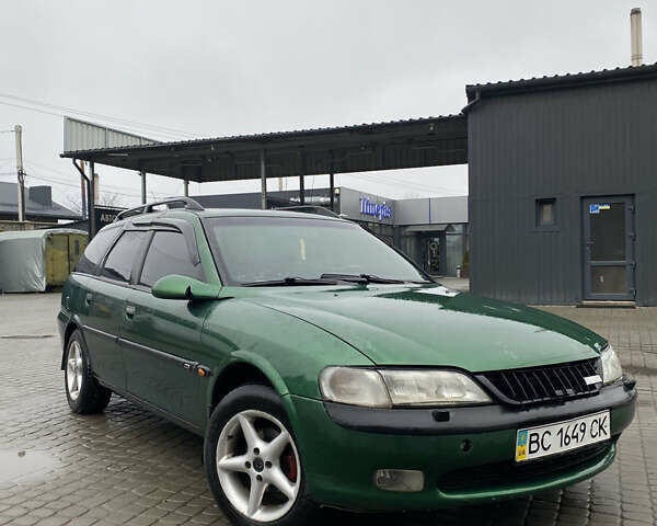 Зелений Опель Вектра, об'ємом двигуна 1.8 л та пробігом 400 тис. км за 1999 $, фото 1 на Automoto.ua