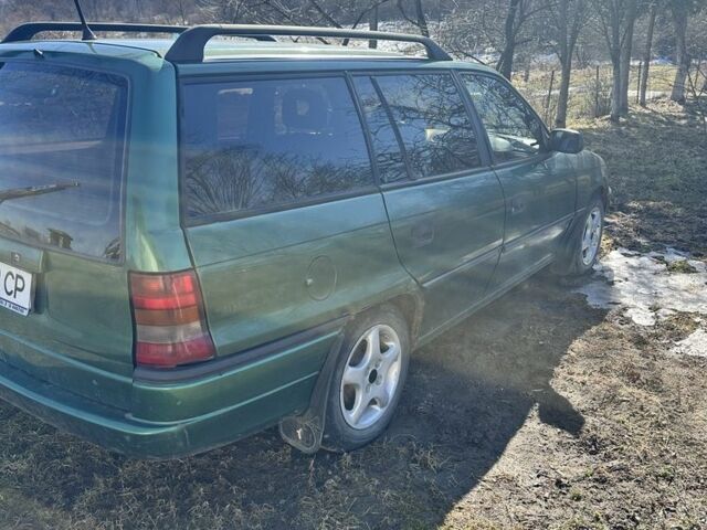 Зеленый Опель Вектра, объемом двигателя 1.6 л и пробегом 250 тыс. км за 1700 $, фото 1 на Automoto.ua