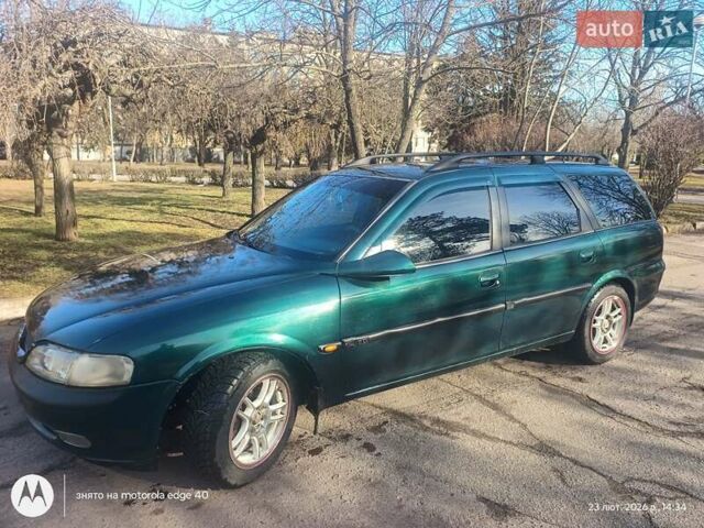 Зеленый Опель Вектра, объемом двигателя 2 л и пробегом 461 тыс. км за 2500 $, фото 1 на Automoto.ua