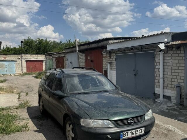 Зеленый Опель Вектра, объемом двигателя 1.8 л и пробегом 250 тыс. км за 2102 $, фото 1 на Automoto.ua