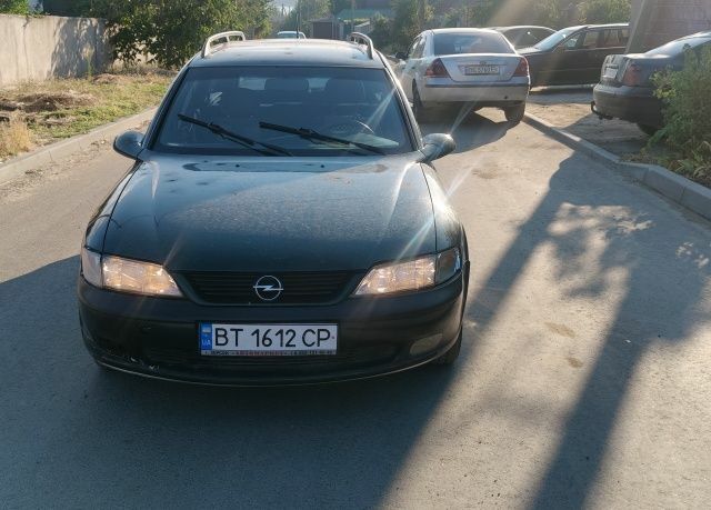 Зеленый Опель Вектра, объемом двигателя 1.8 л и пробегом 2 тыс. км за 2205 $, фото 1 на Automoto.ua