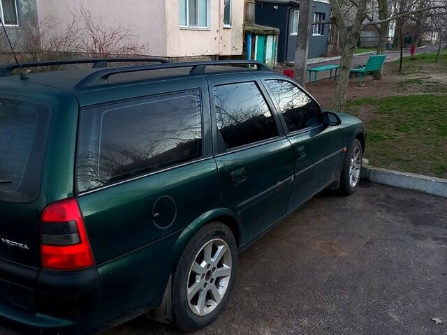 Зеленый Опель Вектра, объемом двигателя 2 л и пробегом 0 тыс. км за 1500 $, фото 1 на Automoto.ua