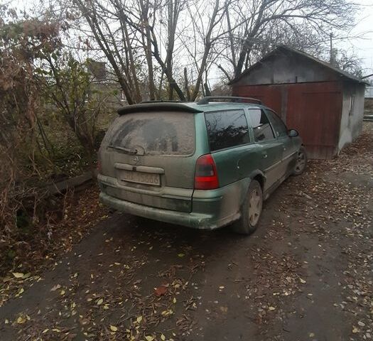 Зелений Опель Вектра, об'ємом двигуна 2 л та пробігом 100 тис. км за 1200 $, фото 1 на Automoto.ua