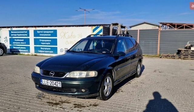 Зеленый Опель Вектра, объемом двигателя 2 л и пробегом 380 тыс. км за 1500 $, фото 1 на Automoto.ua