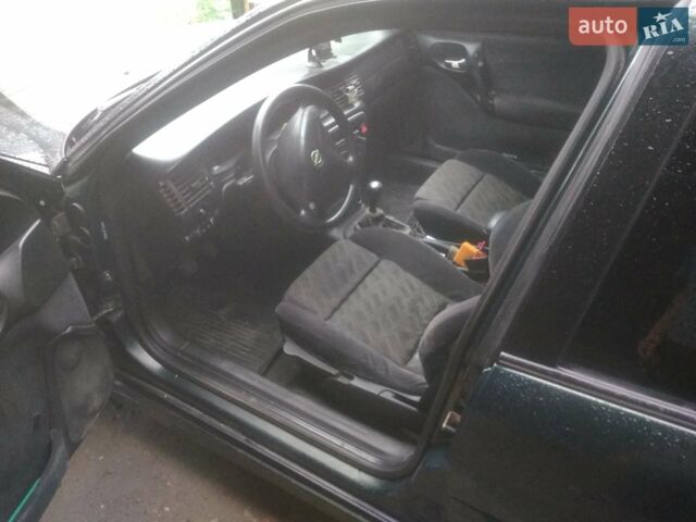 Зеленый Опель Вектра, объемом двигателя 1.8 л и пробегом 275 тыс. км за 1300 $, фото 1 на Automoto.ua