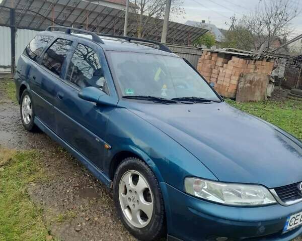 Зеленый Опель Вектра, объемом двигателя 1.6 л и пробегом 210 тыс. км за 3000 $, фото 1 на Automoto.ua