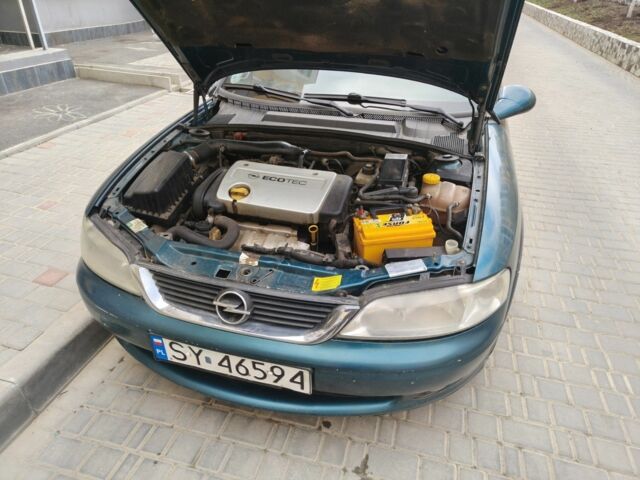 Зелений Опель Вектра, об'ємом двигуна 1.6 л та пробігом 250 тис. км за 1000 $, фото 1 на Automoto.ua
