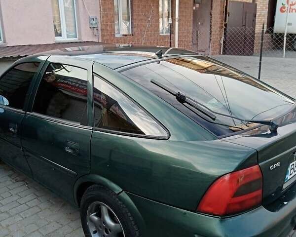 Зеленый Опель Вектра, объемом двигателя 2 л и пробегом 300 тыс. км за 2900 $, фото 1 на Automoto.ua