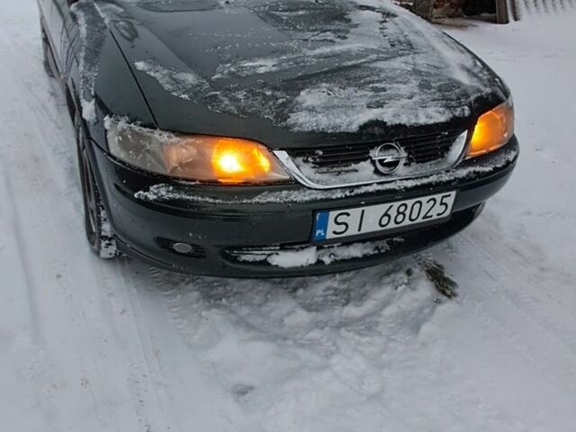 Зеленый Опель Вектра, объемом двигателя 1.6 л и пробегом 252 тыс. км за 950 $, фото 1 на Automoto.ua