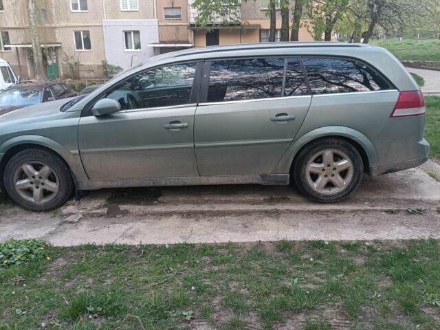 Зелений Опель Вектра, об'ємом двигуна 2.2 л та пробігом 300 тис. км за 3200 $, фото 1 на Automoto.ua