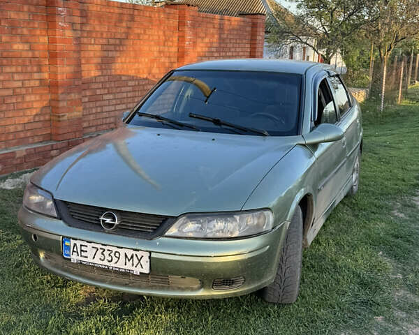 Зеленый Опель Вектра, объемом двигателя 1.8 л и пробегом 280 тыс. км за 1700 $, фото 1 на Automoto.ua