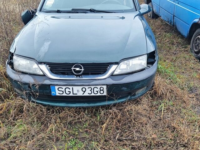 Зелений Опель Вектра, об'ємом двигуна 0 л та пробігом 250 тис. км за 700 $, фото 1 на Automoto.ua