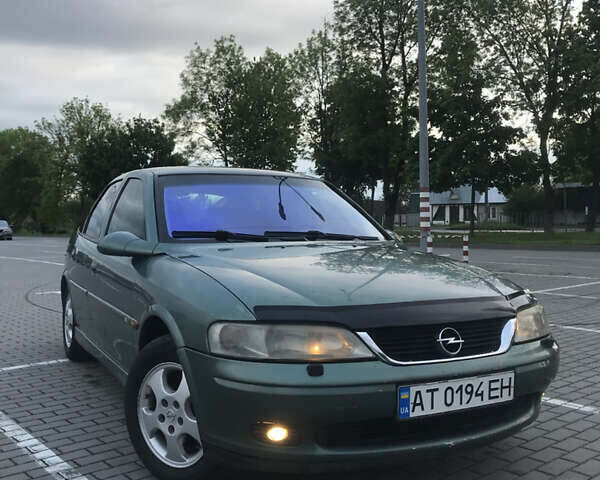 Зеленый Опель Вектра, объемом двигателя 1.8 л и пробегом 320 тыс. км за 2550 $, фото 1 на Automoto.ua