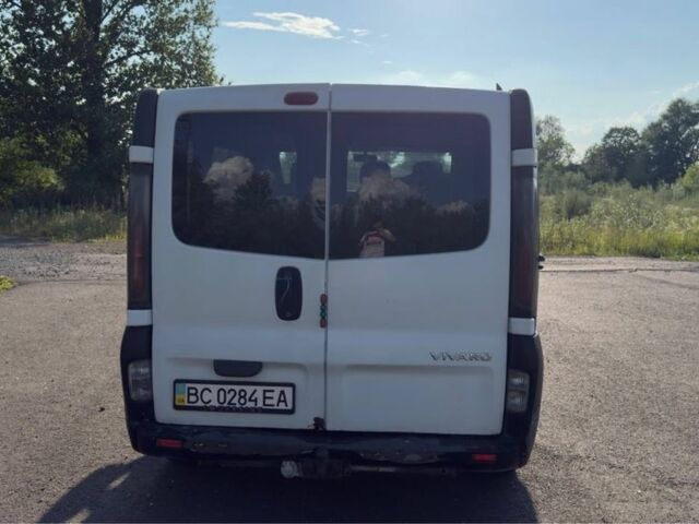 Белый Опель Виваро, объемом двигателя 1.9 л и пробегом 380 тыс. км за 4500 $, фото 1 на Automoto.ua