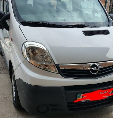Белый Опель Виваро, объемом двигателя 2 л и пробегом 250 тыс. км за 9000 $, фото 1 на Automoto.ua