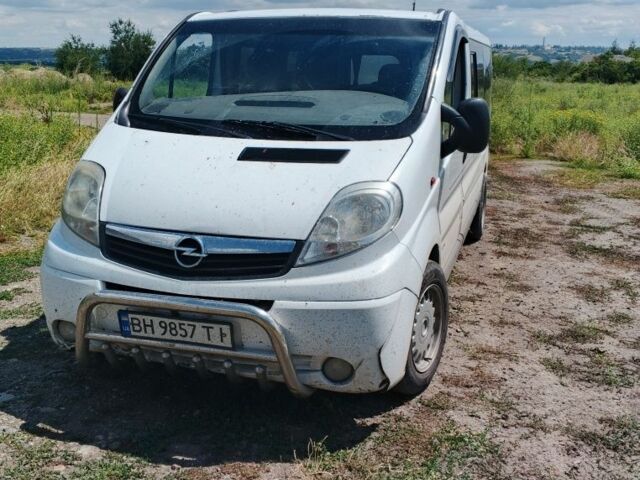 Білий Опель Віваро, об'ємом двигуна 2 л та пробігом 270 тис. км за 6500 $, фото 1 на Automoto.ua