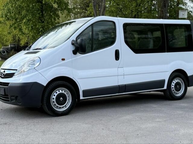 Белый Опель Виваро, объемом двигателя 2 л и пробегом 230 тыс. км за 9500 $, фото 1 на Automoto.ua