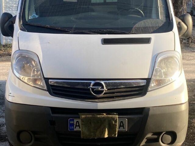 Белый Опель Виваро, объемом двигателя 2 л и пробегом 222 тыс. км за 13000 $, фото 1 на Automoto.ua