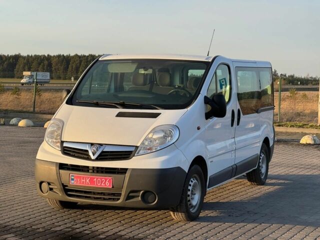 Белый Опель Виваро, объемом двигателя 2 л и пробегом 239 тыс. км за 12264 $, фото 1 на Automoto.ua