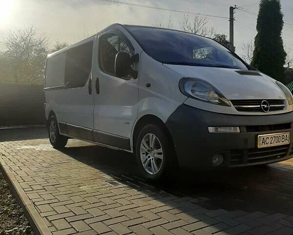Белый Опель Виваро, объемом двигателя 1.9 л и пробегом 337 тыс. км за 5999 $, фото 1 на Automoto.ua