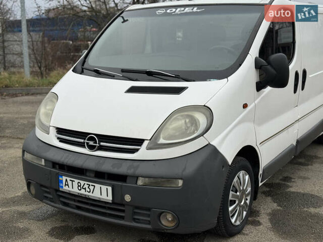 Белый Опель Виваро, объемом двигателя 1.9 л и пробегом 350 тыс. км за 4700 $, фото 1 на Automoto.ua