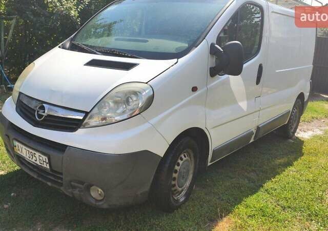 Белый Опель Виваро, объемом двигателя 2 л и пробегом 344 тыс. км за 7950 $, фото 1 на Automoto.ua