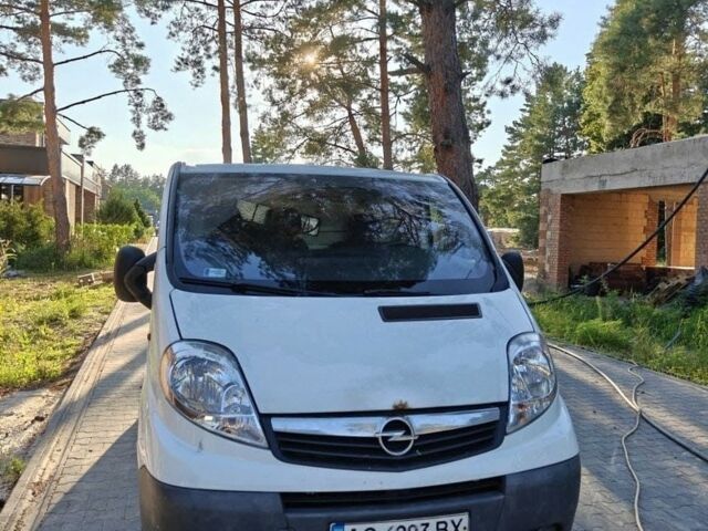 Білий Опель Віваро, об'ємом двигуна 2 л та пробігом 375 тис. км за 5300 $, фото 1 на Automoto.ua