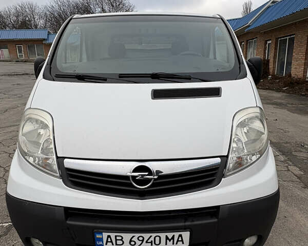 Білий Опель Віваро, об'ємом двигуна 2 л та пробігом 305 тис. км за 7500 $, фото 1 на Automoto.ua