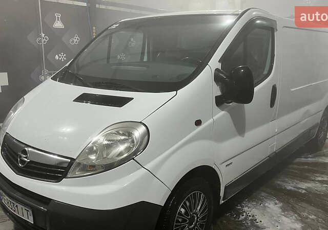 Белый Опель Виваро, объемом двигателя 2 л и пробегом 273 тыс. км за 10500 $, фото 1 на Automoto.ua