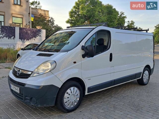 Белый Опель Виваро, объемом двигателя 2 л и пробегом 296 тыс. км за 8000 $, фото 1 на Automoto.ua