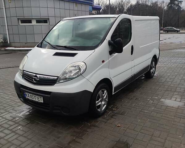Білий Опель Віваро, об'ємом двигуна 2 л та пробігом 334 тис. км за 10100 $, фото 1 на Automoto.ua