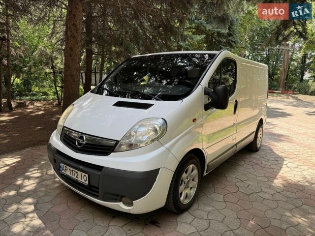 Білий Опель Віваро, об'ємом двигуна 2 л та пробігом 413 тис. км за 7700 $, фото 1 на Automoto.ua