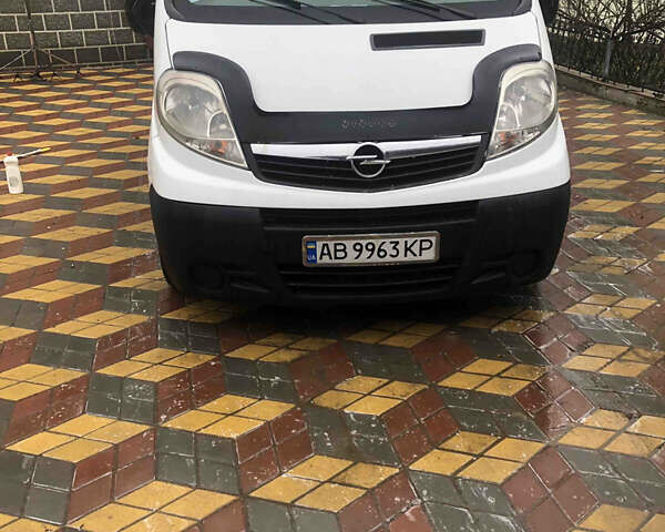 Белый Опель Виваро, объемом двигателя 2 л и пробегом 440 тыс. км за 9500 $, фото 1 на Automoto.ua