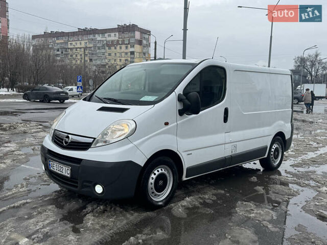 Білий Опель Віваро, об'ємом двигуна 2 л та пробігом 270 тис. км за 8500 $, фото 1 на Automoto.ua