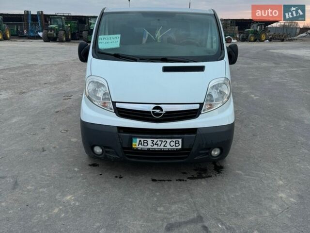 Білий Опель Віваро, об'ємом двигуна 2 л та пробігом 254 тис. км за 9500 $, фото 1 на Automoto.ua