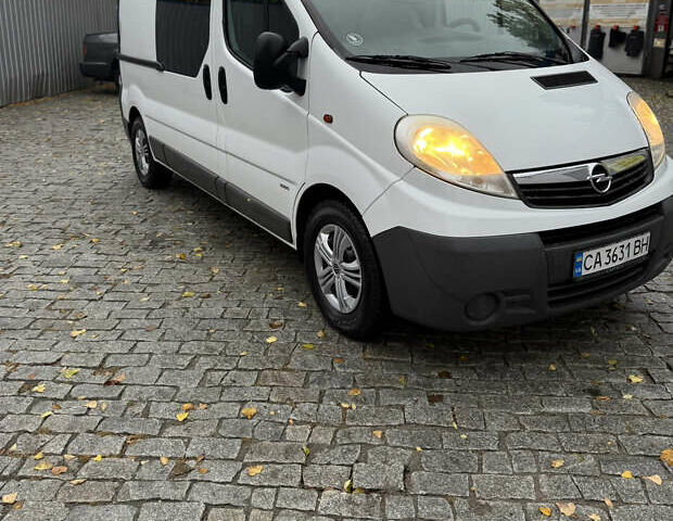 Белый Опель Виваро, объемом двигателя 2 л и пробегом 239 тыс. км за 12200 $, фото 1 на Automoto.ua